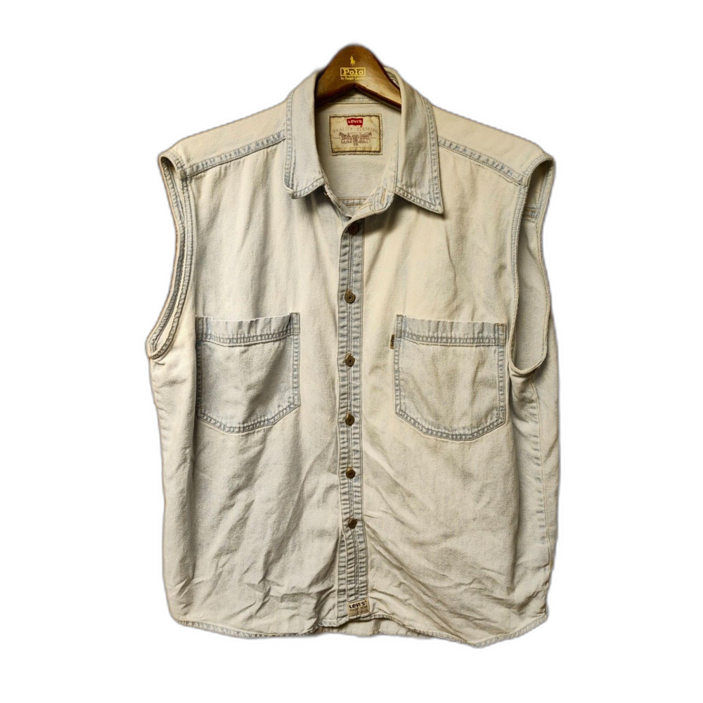 Vintage 90's Levi's faded sleeveless denim shirt vest size L